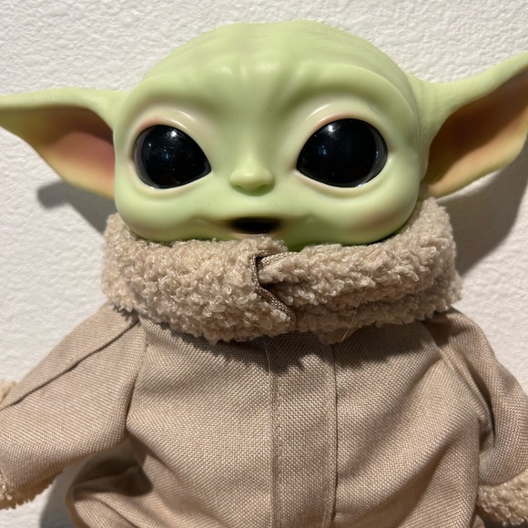 Baby Yoda Toy in Cloth Carry Bag - Picture 11 of 13